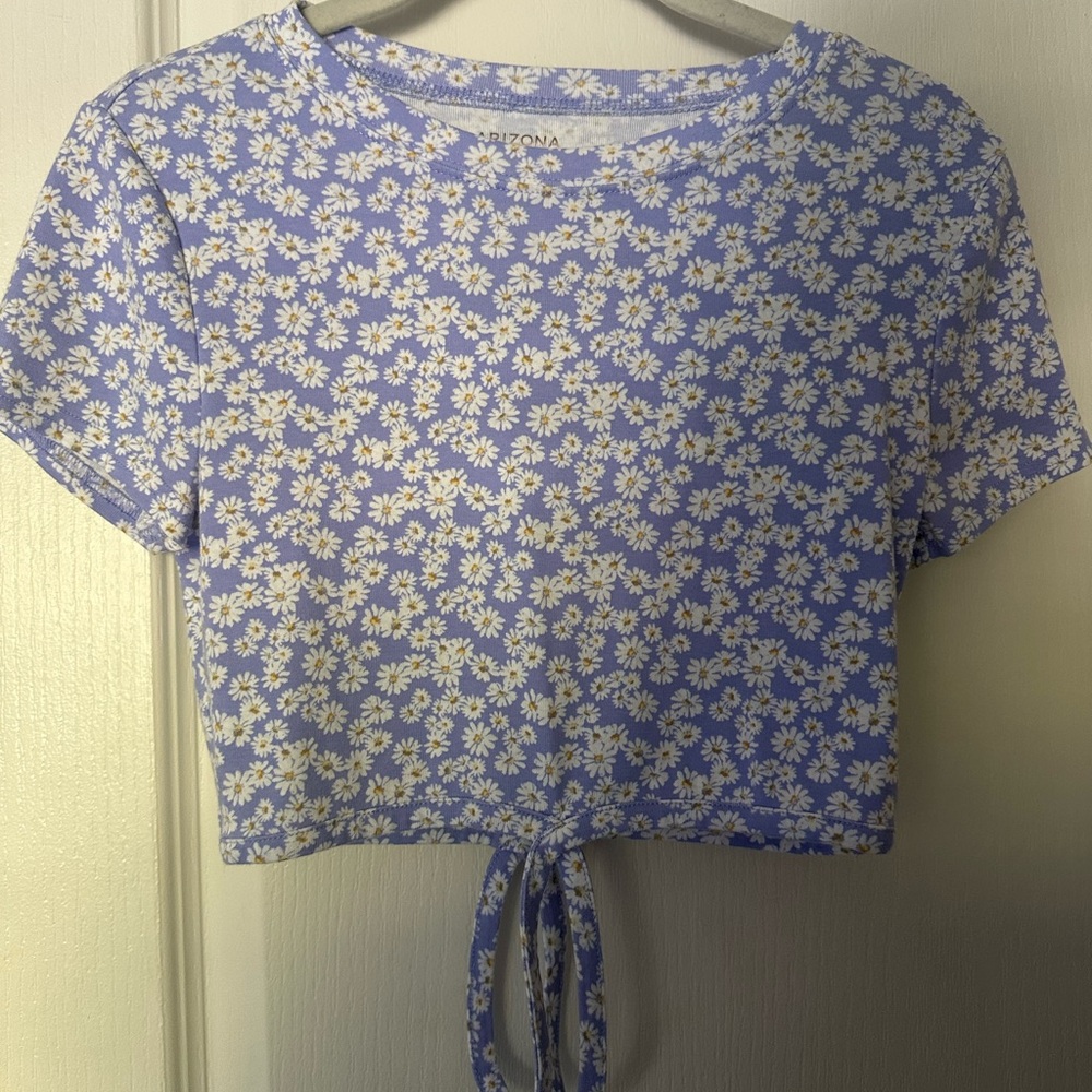 Arizona Jean Company Women's Lavender Daisy Crop Top